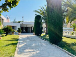 Exterior con arboles - en Casa o chalet independiente en calle Confrides