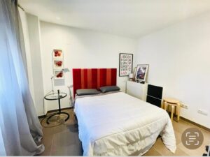 Habitación con cama matrimonial - Piso en Vicente Blasco Ibáñez