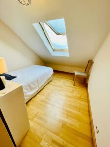 Habitación con cama individual en Ático en Extrada Xeral