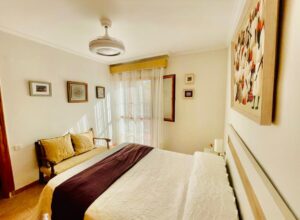 Chambre avec lit double - Maison individuelle à la rue Confrides