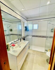 Salle de bains - Maison individuelle à la rue Confrides