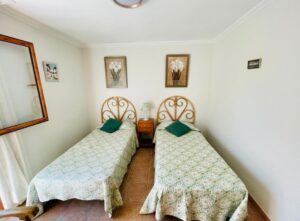 Chambre avec 2 lits individuels - Maison individuelle à la rue Confrides