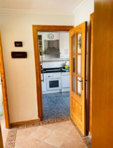 Couloir avec accès à la cuisine - Maison individuelle à la rue Confrides