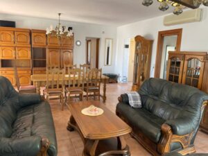 Salón - casa en calle benferri
