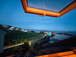 Vistas de exteriores desde habitación en Ático en Extrada Xeral